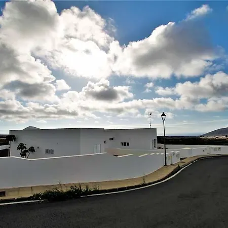 Casa Mama Gallina Tatil Evi Tinajo